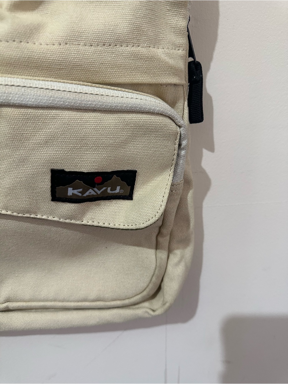 Kavu Multiple Compartment Durable Beige Canvas Sling Crossbody - Picture 3 of 4